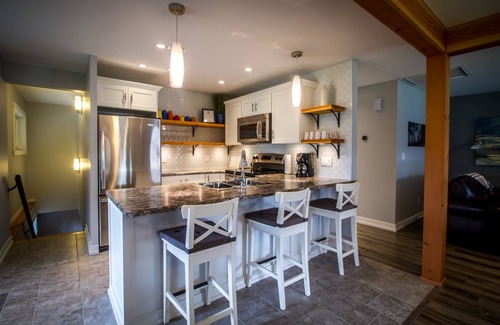 Revelstoke Casa | Fall Line Guesthouse | 4 Bedroom - 2 Bathroom - Hot Tub - Downtown