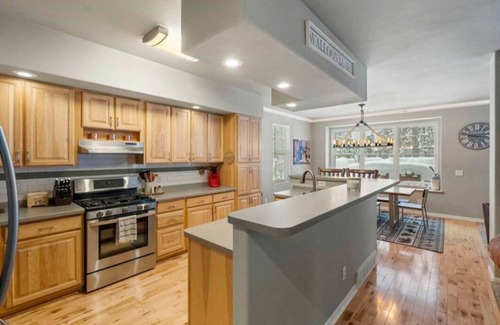 Pellston Casa | Fall Retreat w/ Game room, near Mackinaw and Harbor Springs!