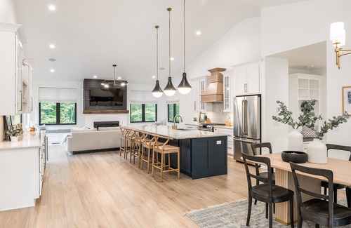 Glenn Casa | FALL SALE! Lux w. Private Heated Pool| Hot Tub |Sleeps 12 | King beds