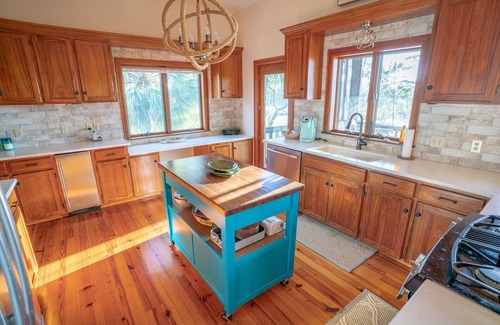 Plantation Casa | FALL SAVINGS! Canal Front, small dog ok, dock, screened private pool!