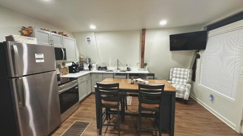 Hawkins Casa | Fall Special! Lakefront, Firepit,Dock,Kayaks,Deck