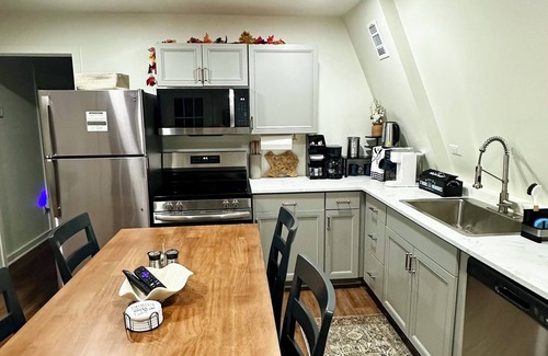 Hawkins Casa | Fall Special! Lakefront | Firepit,Dock,Kayaks,Deck