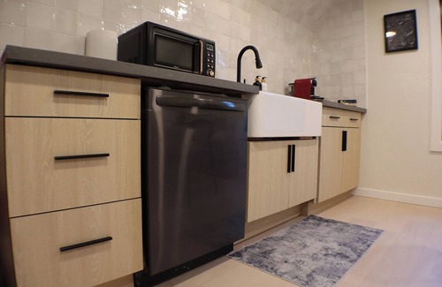Hilltop Casa | NEW Robin's Roost 1BD Where Comfort and Charm Meet