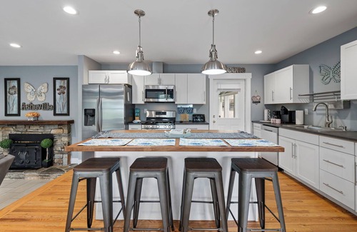 Fletcher Casa | Fall Specials 3 Bd. House w/hot tub and arcade games