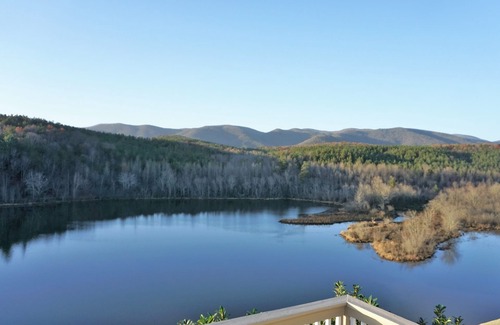 Dahlonega Casa | Hermosa finca privada con increíbles vistas a la montaña + lago!