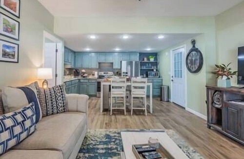 Trenton Casa | Fall Vibes - Hot Tub & Fire Place - Mountain Views - Minutes to Chattanooga