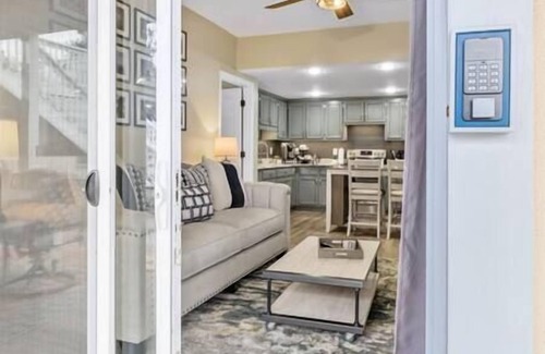 Trenton Casa | Fall Vibes - Hot Tub & Fire Place - Mountain Views - Minutes to Chattanooga