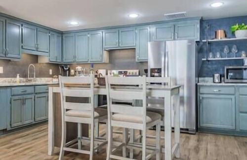 Trenton Casa | Fall Vibes - Hot Tub & Fire Place - Mountain Views - Minutes to Chattanooga