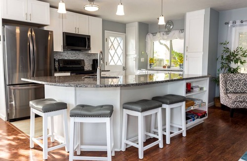 Geneseo Casa | 5-Bdrm Lakefront Retreat w.Charming Guest House: 15 mins to Letchworth, Geneseo