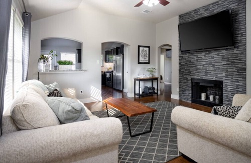 Westfield Village Casa | Fallbrook Cottage, Relaxing Home Away From Home 3BR/2BA, Pet Friendly