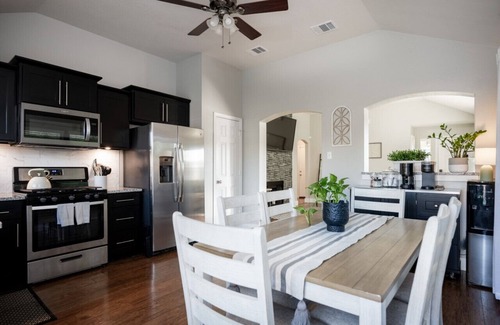Westfield Village Casa | Fallbrook Cottage, Relaxing Home Away From Home 3BR/2BA, Pet Friendly