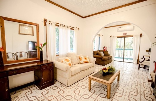 San Ignacio Hotel | Falling Leaves Lodge