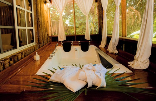 San Ignacio Hotel | Falling Leaves Lodge