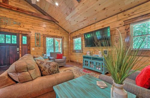 Hatton Casa | Falling Star Eagletown Cabin with Hot Tub Pets OK