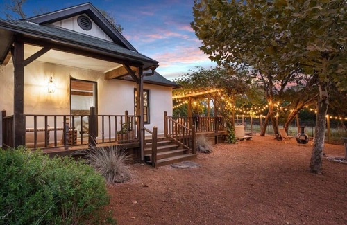 Fredericksburg Cabaña | Falling Star, Hot tub, Pet Friendly, Sleeps 2!