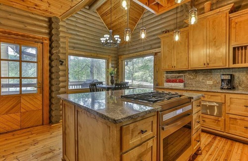 Ellijay Casa | Falling Waters Lodge Spectacular Lake Front Home