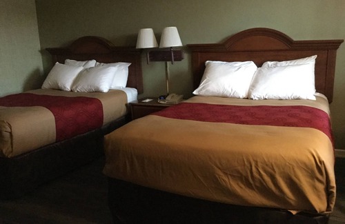 Newton Falls Hotel | Falls Inn