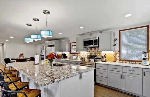 Durham Cabaña | Falls Lake Cottage@Rolling View with saltwater hot tub, fire pit & screen porch
