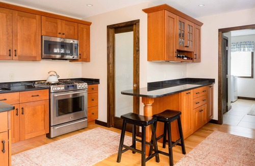 Falmouth Heights Casa | Falmouth Heights, There's Nothing Better! Cheap Rates, Gourmet Kitchen, A+ Loc