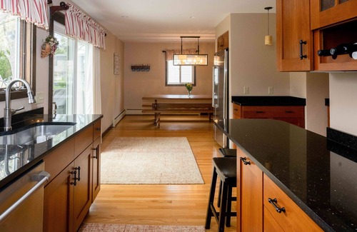 Falmouth Heights Casa | Falmouth Heights, There's Nothing Better! Cheap Rates, Gourmet Kitchen, A+ Loc