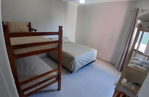 Itarare Apartamento | Família feliz – Wi-Fi rápido, a 1 min da praia