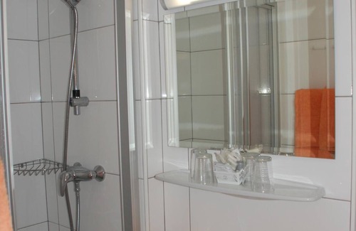 Klopein Cama Y Desayuno | Family room - connecting door 2 floor with balcony - Pension Agnes