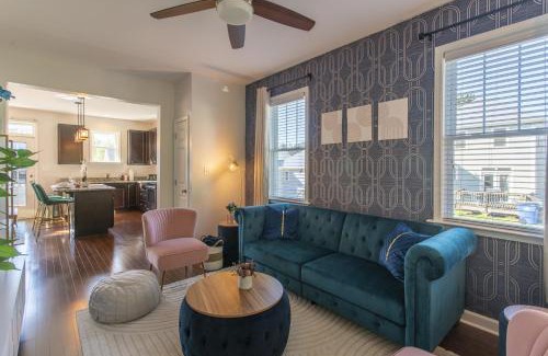 Downtown Casa | Fam-Biz Friendly 3BD with Fire pit & BBQ - Downtown