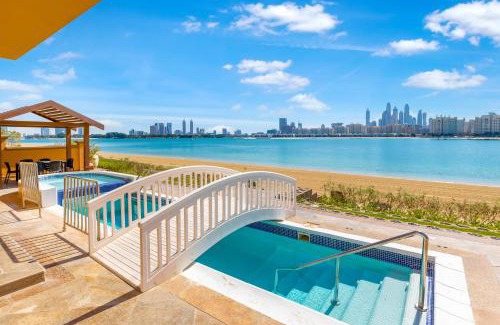Palm Jumeirah Villa | FAM Living - Palm Jumeirah - Beach Villas with Private Pool