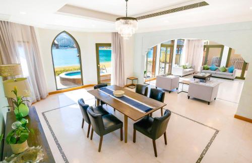 Palm Jumeirah Villa | FAM Living - Palm Jumeirah - Beach Villas with Private Pool