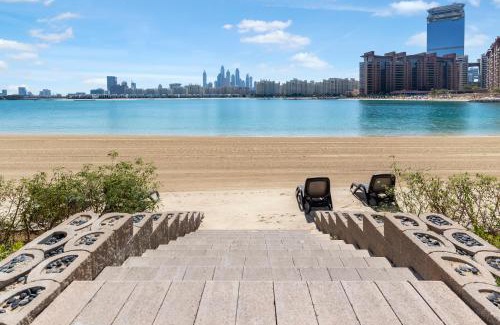 Palm Jumeirah Villa | FAM Living - Palm Jumeirah - Beach Villas with Private Pool