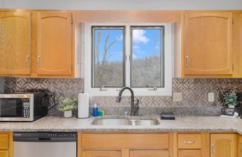 Tri-Cities Apartamento | Fam & Pet Friendly Kingsport Home - 3br - Deck