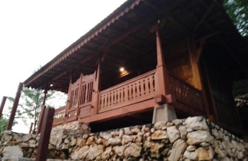 Wonosari Casa | Fam Sugiono Cottage - Wooden House
