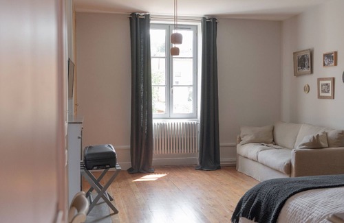 Saint-Germain-au-Mont-d'Or Casa | Family room 2 to 4 persons hotel near lyon