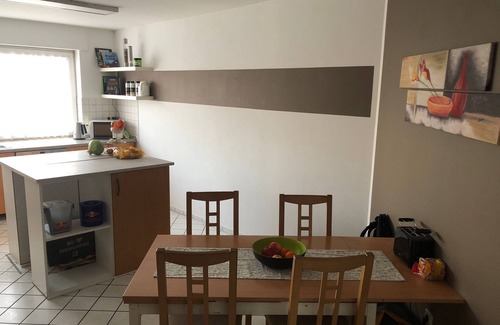 Fredenbeck Apartamento | Familien- und Haustierfreundliche Wohnung in Fredenbeck mit Dachterrasse & Kamin