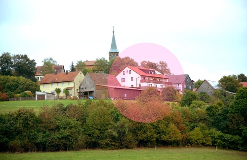 Altenstein Apartamento | Familienfreundlich und direkt an der Burgenstraße - Urlaubsdomizil mit Terrasse und Liegewiese
