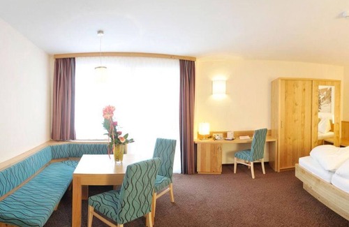 Haus im Ennstal Casa | Familiensuite mit 2 Getr. Schlafräumen, Bad - Panoramahotel Gürtl