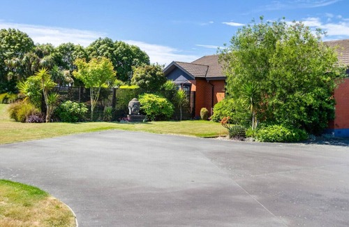 Harewood Casa | Families and Groups Chch Airport Spa Pool