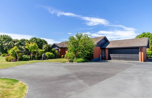 Harewood Casa | Families and Groups Chch Airport Spa Pool