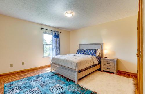 Gahanna Casa | Families Welcome Lake-View Home, 2 Mi to Gahanna!