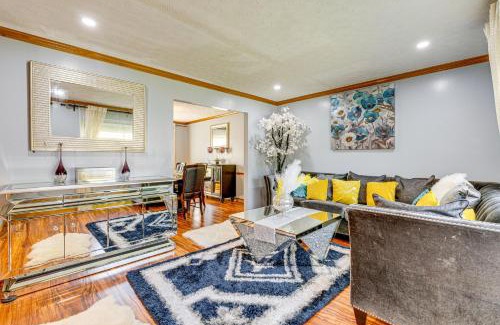 Gahanna Casa | Families Welcome Lake-View Home, 2 Mi to Gahanna!
