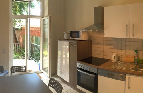 Zwickau Apartamento | Family accommodation at Platz der Völkerfreundschaft - apartment/flat, bathroom, WC,