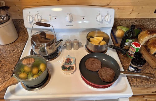 Mendota Casa | Free Wi-Fi and parking Fire pit Hike bike and kayak! The Cabin in Disguise