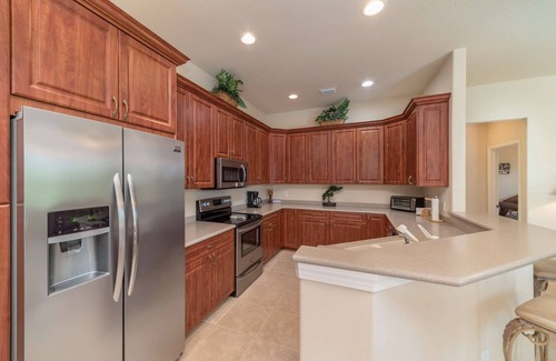 Marco Island Casa | ¡Nuevo listado! Waterleaf Court - Casa espaciosa y elegante frente al mar con piscina climatizada y WiFi