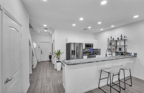 Highland Garden Casa | Family and Dog Friendly Townhouse, near to the Beach, build in Sauna & Gym,EV ch