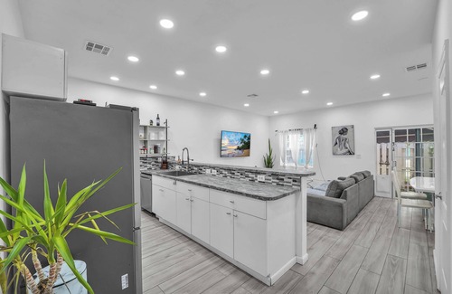 Highland Garden Casa | Family and Dog Friendly Townhouse, near to the Beach, build in Sauna & Gym,EV ch