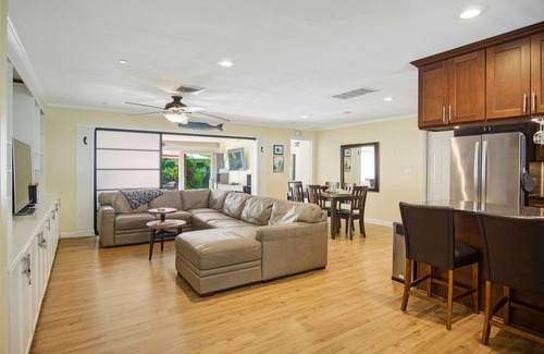 Largo Casa | Family and dog friendly pool home, close to Gulf and beaches, WD and AC