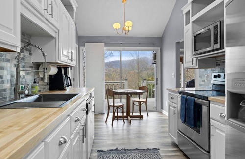 Pisgah Forest Casa | Family and Pet Friendly Mountain Home with a view. No Hurricane Damage