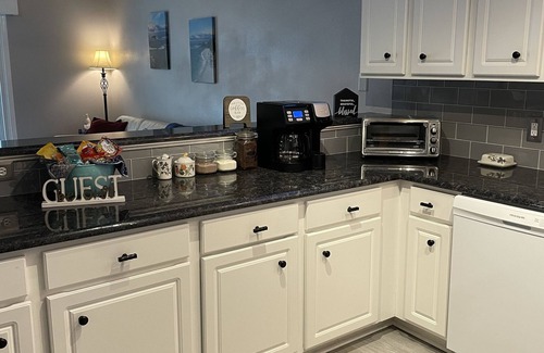 Pensacola Cabaña | Family and pet friendly home close to the beaches! Early December special!