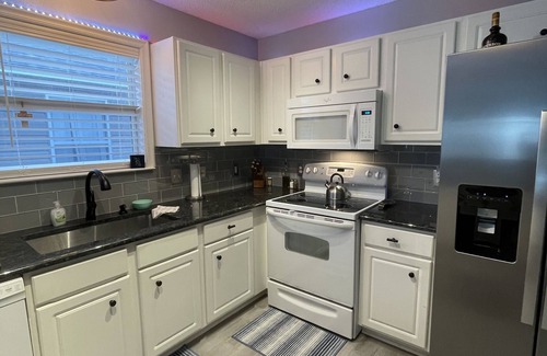 Pensacola Cabaña | Family and pet friendly home close to the beaches! Early December special!