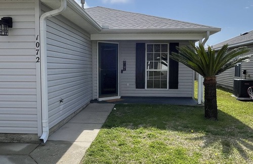 Pensacola Cabaña | Family and pet friendly home close to the beaches! Early December special!